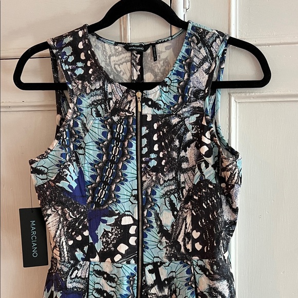 Guess By Marciano Zip Front Dress With Hidden Side Pockets. Gorgeous Pattern - Picture 2 of 9